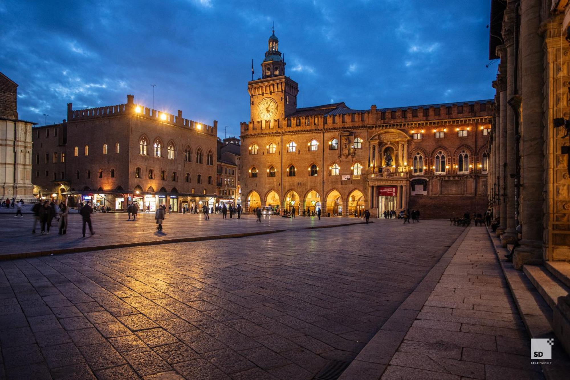 Urbanicooh Paracelso - Piazza Maggiore View بولونيا المظهر الخارجي الصورة