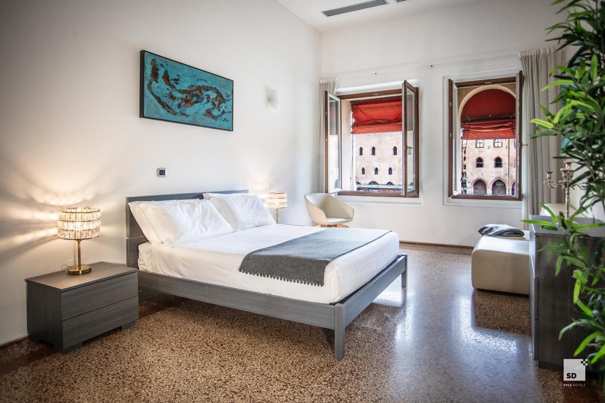 Urbanicooh Paracelso - Piazza Maggiore View بولونيا المظهر الخارجي الصورة