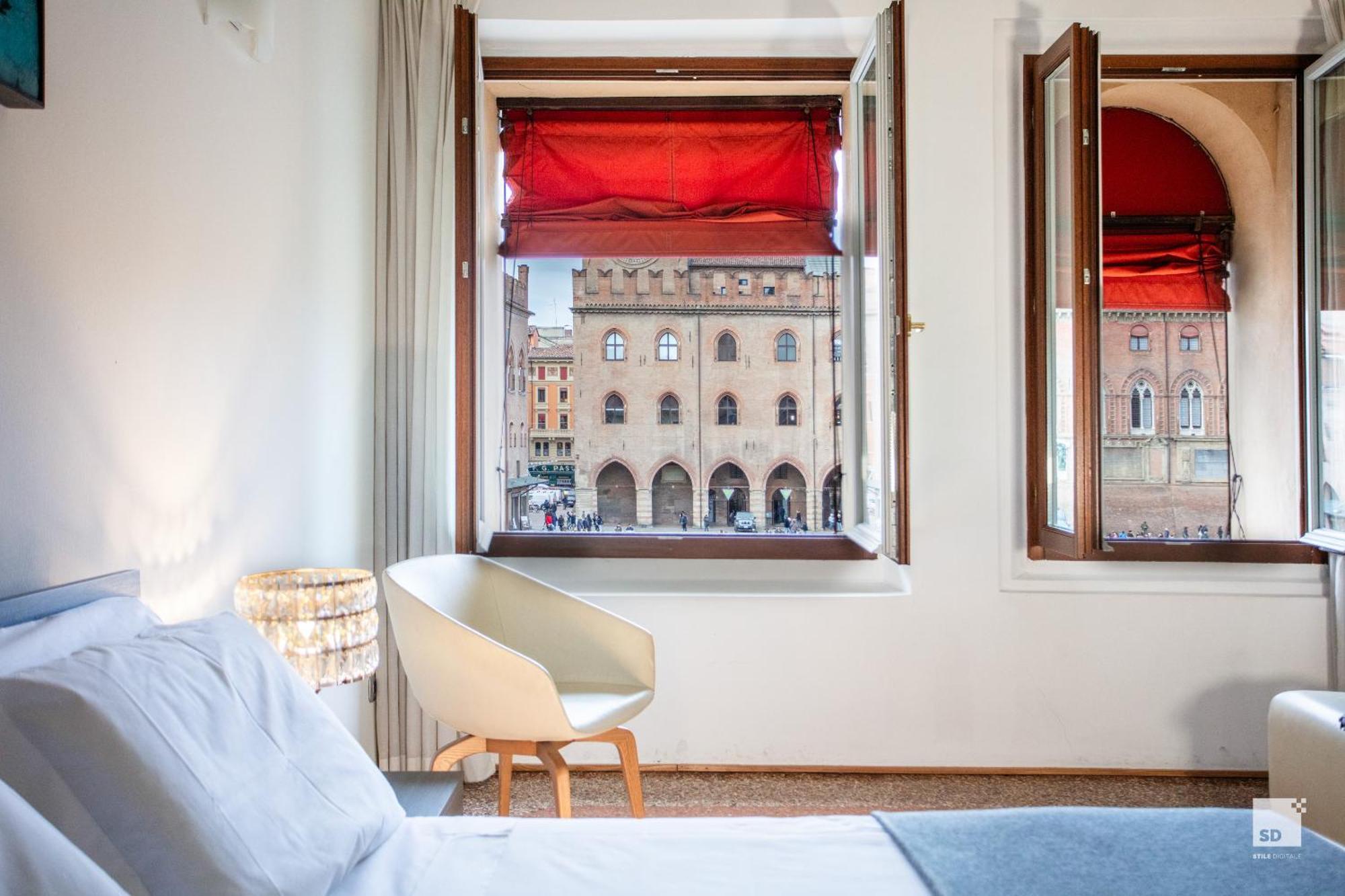 Urbanicooh Paracelso - Piazza Maggiore View بولونيا المظهر الخارجي الصورة